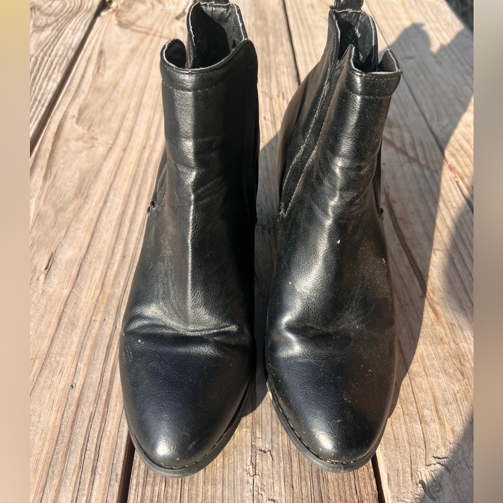 Women’s healed ankle boot size 7.5 Wet Seal